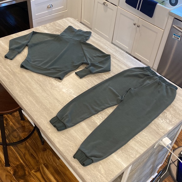 Express Casual 2-Piece Set, Size XXS fits like XS - Picture 13 of 14